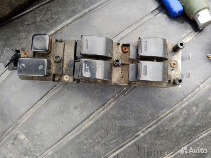 Блок стеклоподъемников на Тойота Карина Е