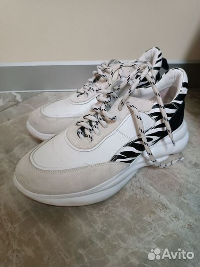 Кроссовки женские