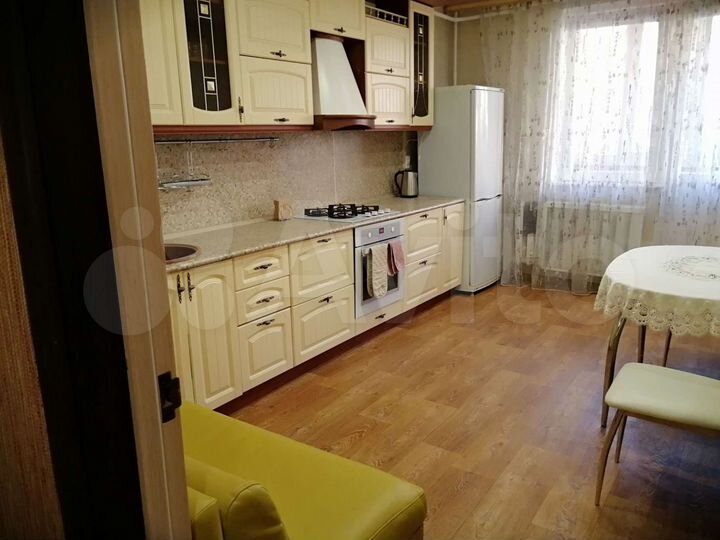 2-к. квартира, 60 м², 1/10 эт.