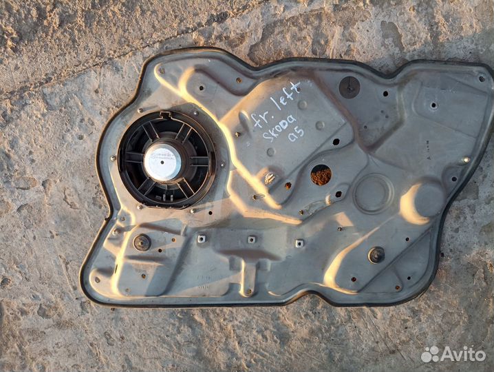 Щит стеклоподъемника передний лев Skoda Octavia A5