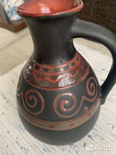 Глиняный кувшин старинный