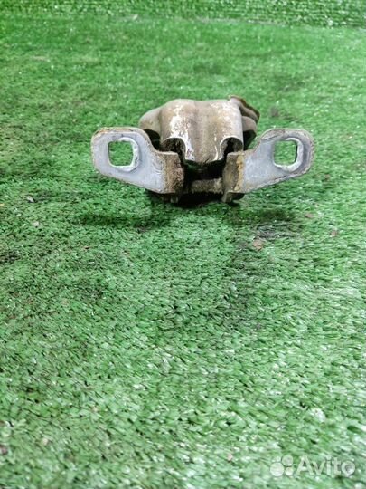 Петля двери Renault Logan