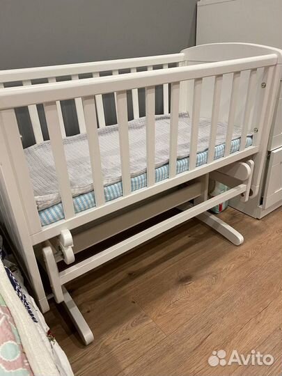 Детская кроватка люлька колыбель с маятником
