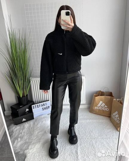 Женская куртка Nike