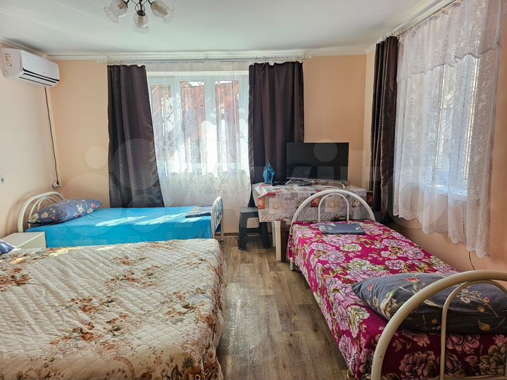 Комната 33 м² в 1-к., 1/2 эт.