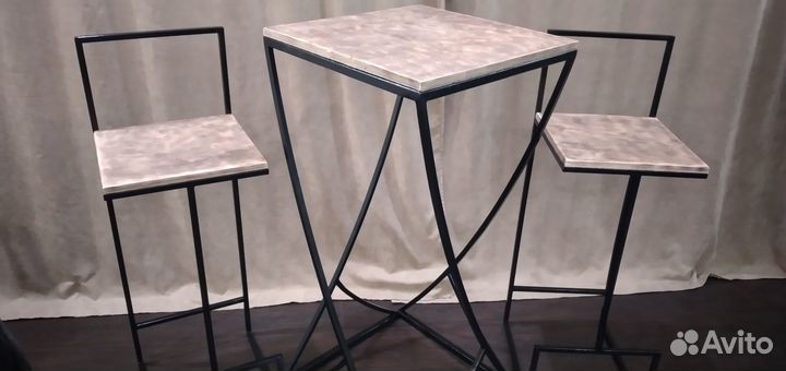 Стол со стульями