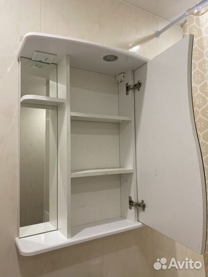 Шкаф с зеркалом в ванную