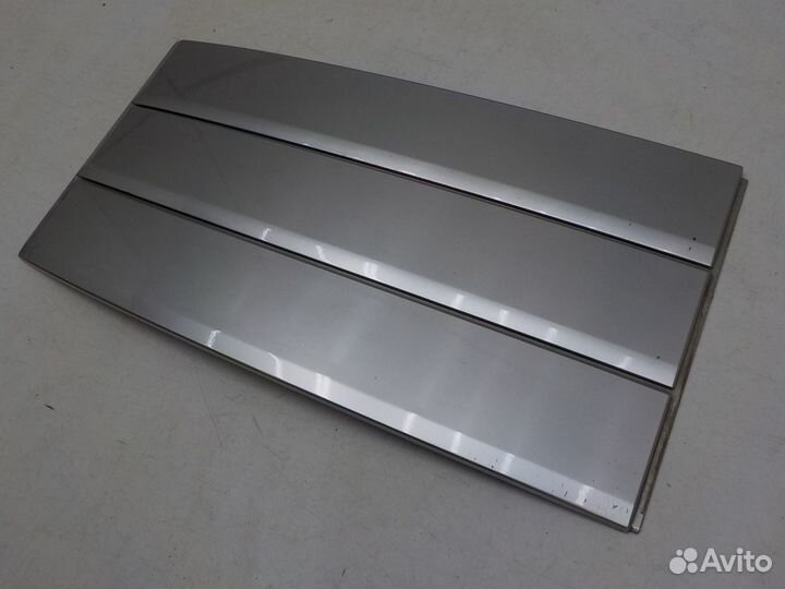 Накладка двери передней левой на Land Rover Range Rover LR074636