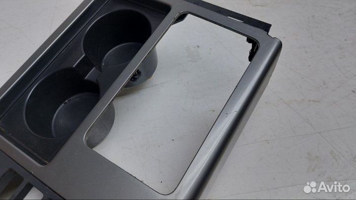 Накладка подлокотника Nissan Armada 5.6 2010