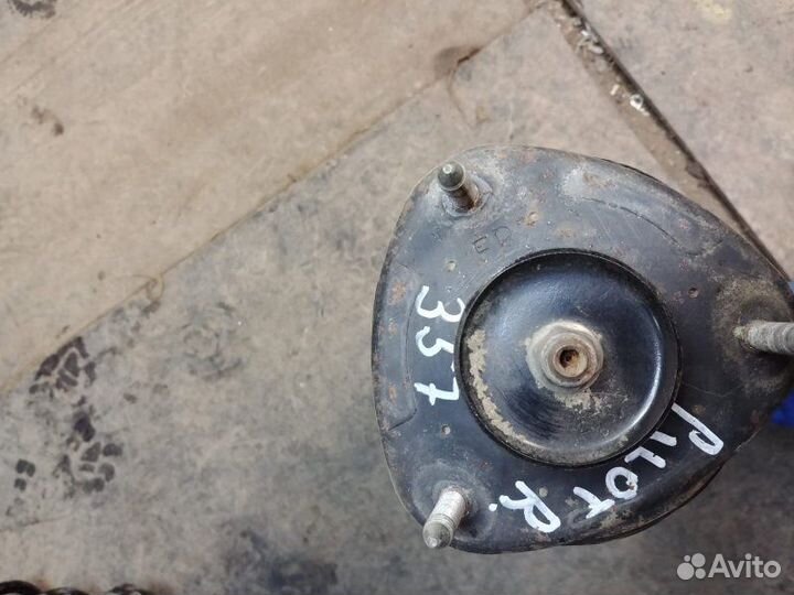 Стойка амортизатора передняя правая Honda Pilot 2