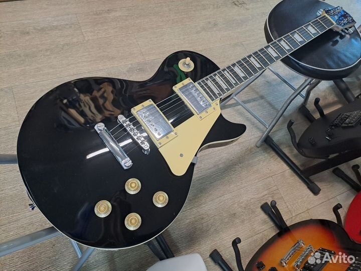 Электрогитара чёрная корпус Les Paul