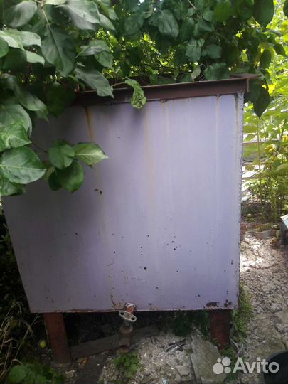 Металлический бак