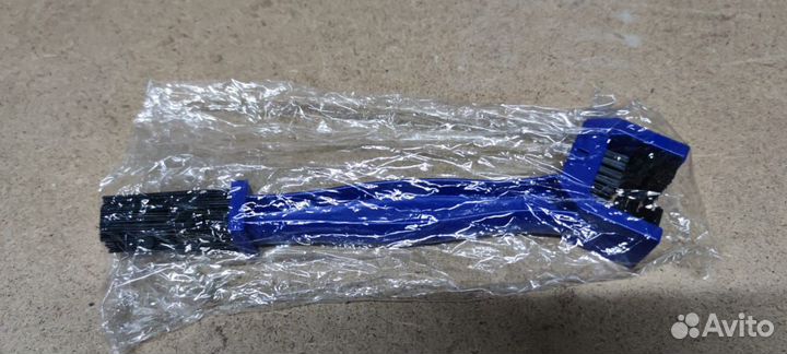 Щетка для чистки цепи мотоцикла