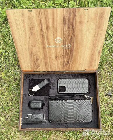 Набор аксессуаров из кожи питона