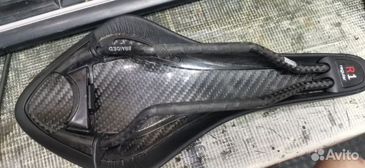 Карбоновое седло fizik R1