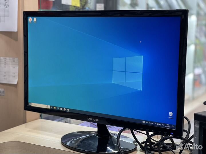 Монитор Samsung S24D300H