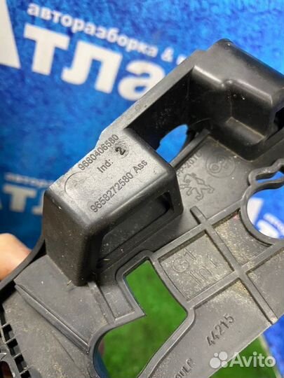 Кронштейн крыла передний левый Peugeot 308 2014