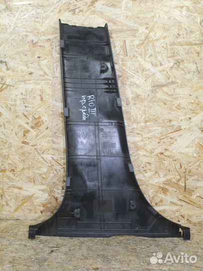 Накладка стойки средней правая Kia Rio 3