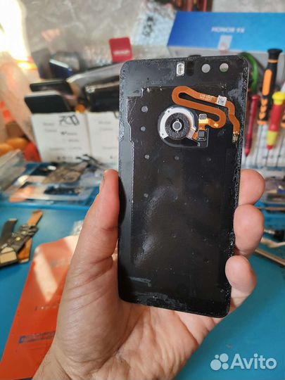 Оригинальная крышка Honor 8