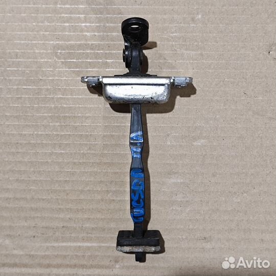 Ограничитель двери Hyundai Tucson (2004 - 2009)