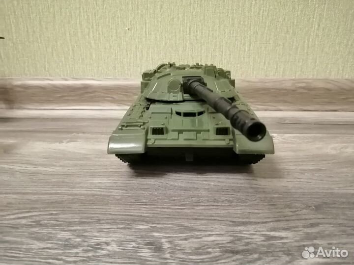 Игрушечный танк