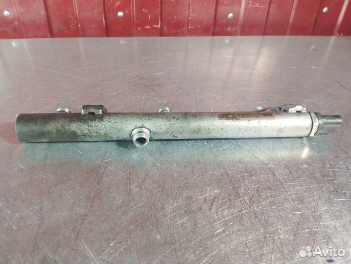 Топливная рампа правая Mercedes E-Class W211 OM642