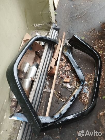 Боковые крыло