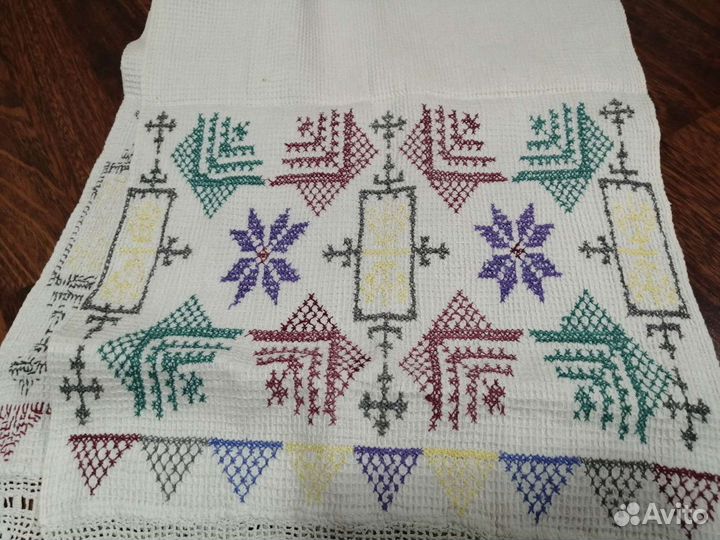 Полотенца с вышивкой и кружевом