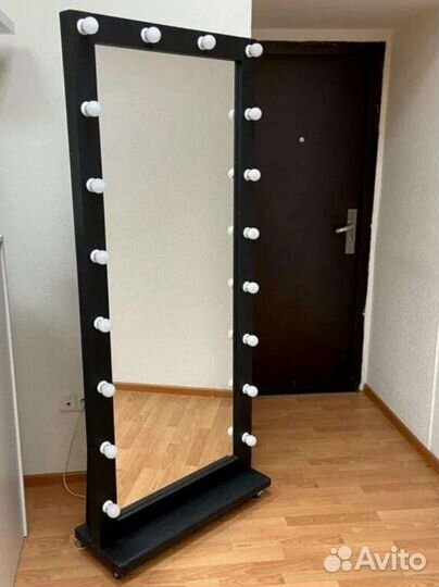 Гримерное зеркало в полный рост
