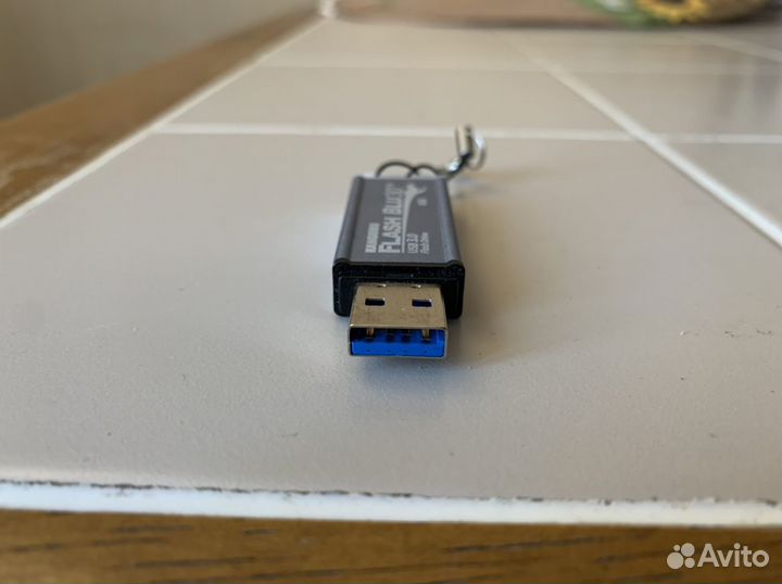 Kanguru FlashBlu30 8Gb флешка с защитой от записи