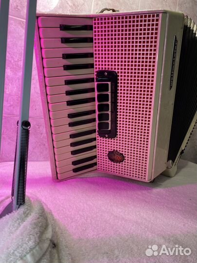 Аккордеон Немецкий Weltmeister Белый Перламутр