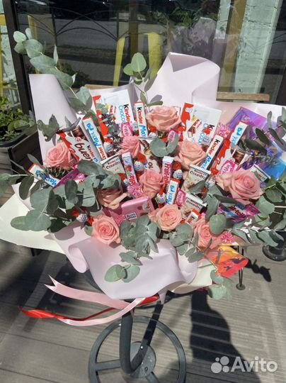 Букет из киндеров, подарок девушке