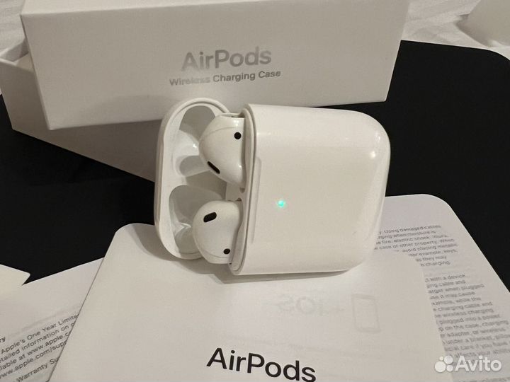 Apple AirPods 2 Wireless Charging Case