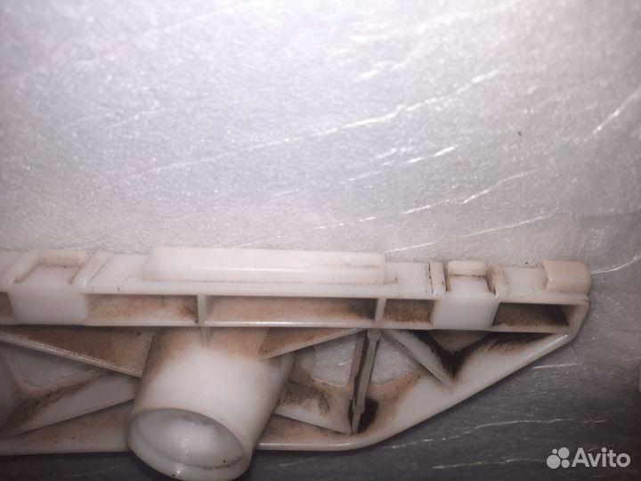 Левый кронштейн заднего бампера Mazda5 CR 2005-201