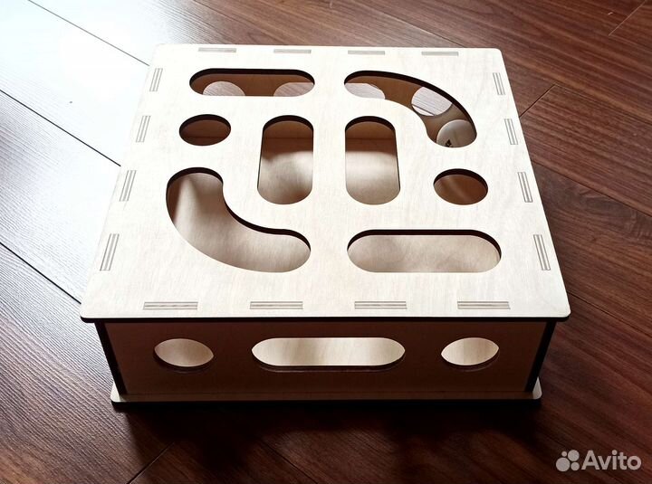 Котобокс с мячиком