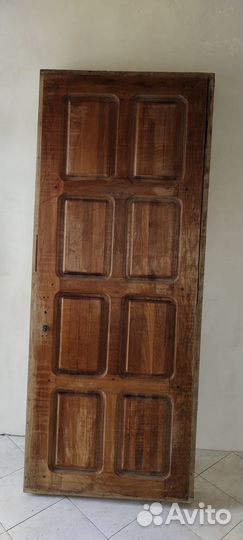 Крепкая сухая дубовая дверь