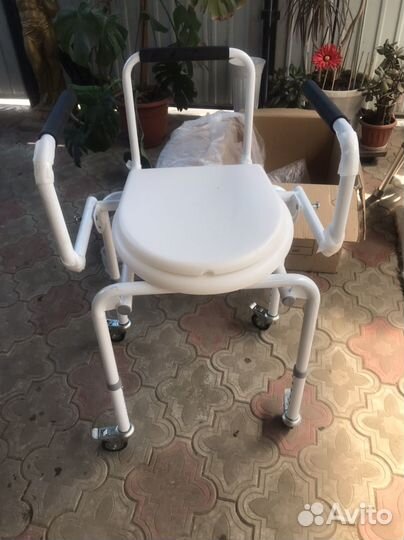 Санитарный стул для инвалидов