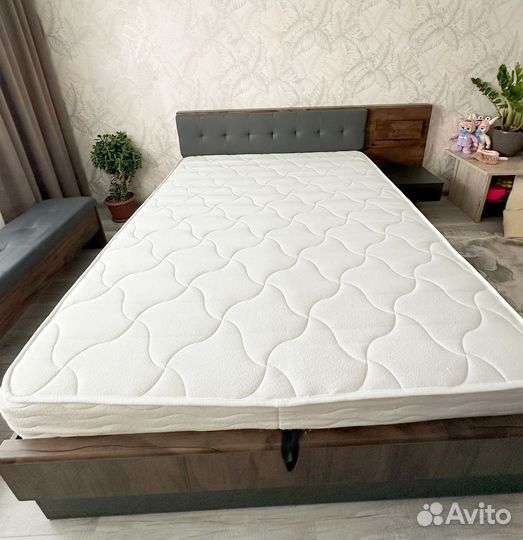 Кровать двухспальная с подьемным механизмом