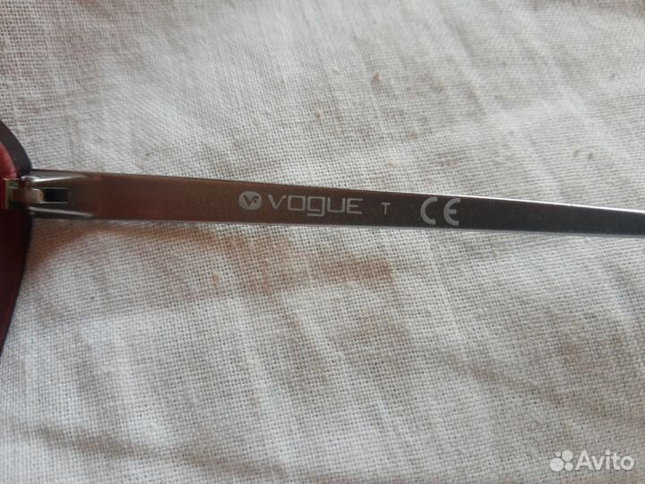 Противосолнечные очки Vogue