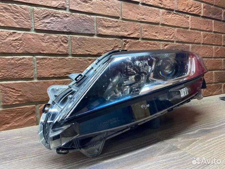 Фара левая Mitsubishi L200 Рестайл 2018+ Галоген