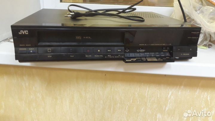 Видеомагнитофон jvc