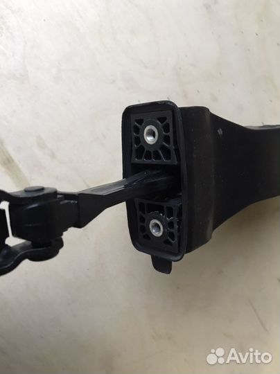 Ограничитель задней правой двери Passat B8