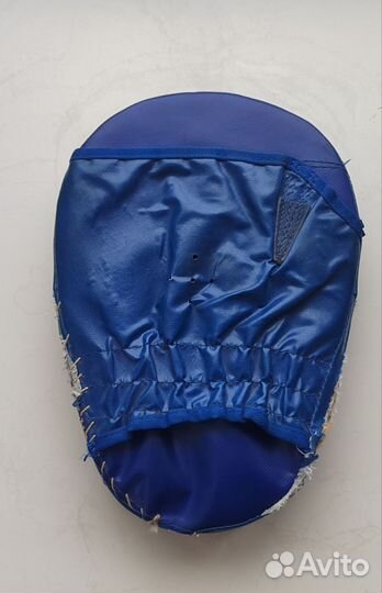 Боксерские перчатки и нарукавники