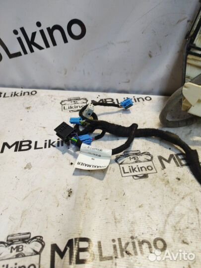 Замок двери задний правый Mercedes S-Class W221