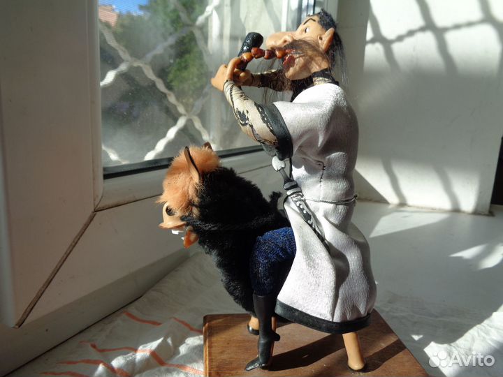 Статуэтка ручная работа сувенир;высота- 23,5 см