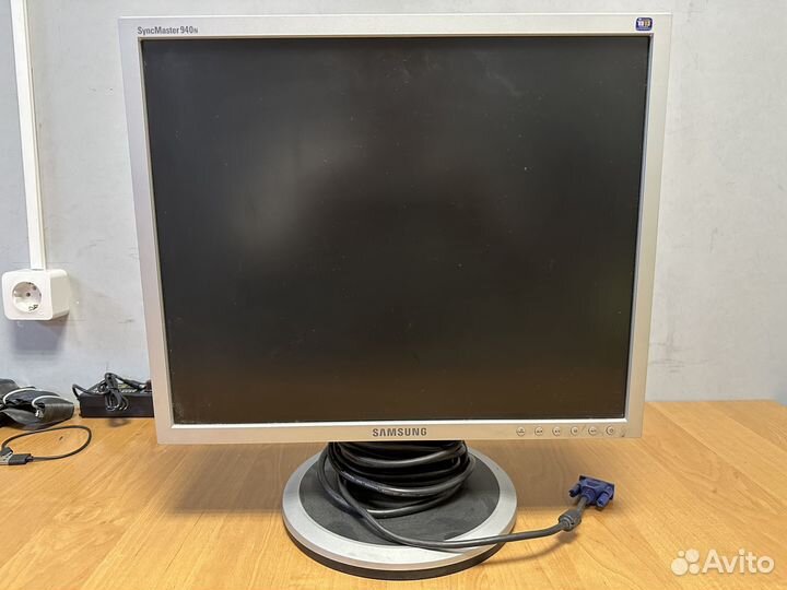 Монитор Samsung SyncMaster 940N
