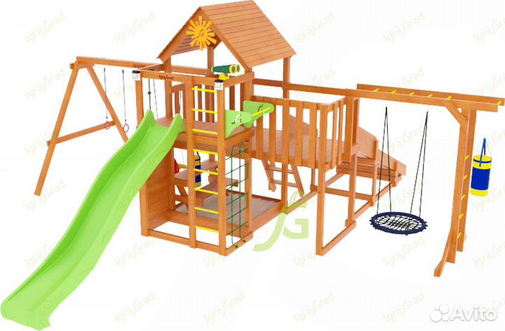 Детская площадка с зимней горкой