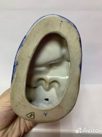 Фарфоровая статуэтка 