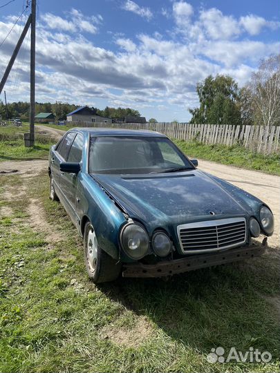 Mercedes-Benz E-класс 2.4 AT, 1997, битый, 250 000 км