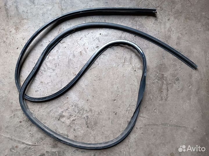 Уплотнитель лобового стекла Prado 90